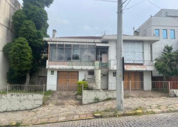 Casa com 300m², 4 dormitórios, 2 vagas, no bairro Cinqüentenário em Caxias do Sul para Comprar