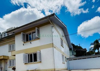 Sobrado com 127m², 3 dormitórios, 1 vaga, no bairro Santa Catarina em Caxias do Sul para Comprar