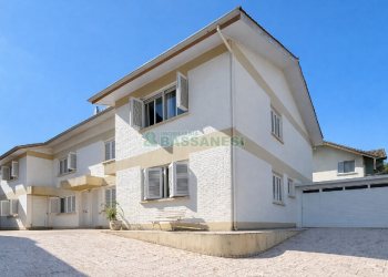 Sobrado com 127m², 3 dormitórios, 1 vaga, no bairro Santa Catarina em Caxias do Sul para Comprar