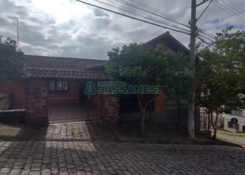 Casa com 224m², 3 dormitórios, 1 vaga, no bairro Cristo Redentor em Caxias do Sul para Comprar