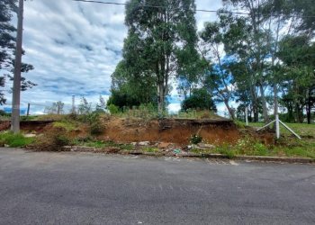 Terreno com 921m², no bairro Pioneiro em Caxias do Sul para Comprar