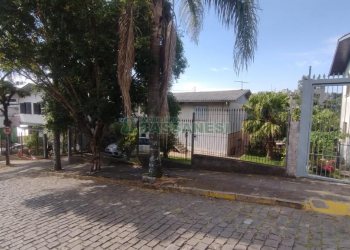 Casa com 387m², 2 dormitórios, 1 vaga, no bairro Floresta em Caxias do Sul para Comprar