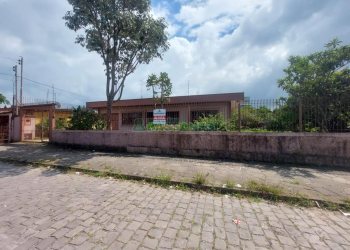 Casa com 160m², 3 dormitórios, 1 vaga, no bairro Esplanada em Caxias do Sul para Alugar