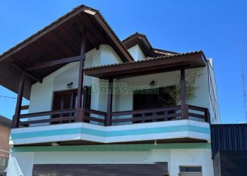 Casa com 180m², 3 dormitórios, 2 vagas, no bairro Santa Catarina em Caxias do Sul para Alugar