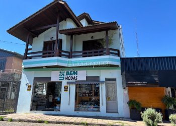 Casa Mobiliada com 180m², 3 dormitórios, 2 vagas, no bairro Santa Catarina em Caxias do Sul para Alugar