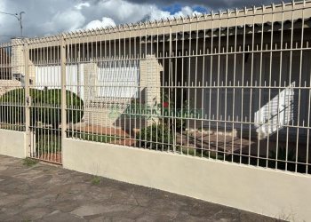 Casa, 3 dormitórios, 2 vagas, no bairro Cinqüentenário em Caxias do Sul para Comprar