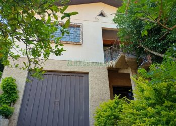 Casa com 195m², 3 dormitórios, 2 vagas, no bairro Galópolis em Caxias do Sul para Alugar