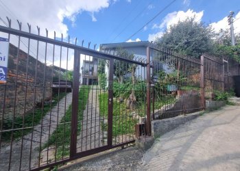 Casa com 150m², 3 dormitórios, 2 vagas, no bairro Planalto em Caxias do Sul para Alugar