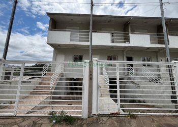 Casa com 96m², 2 dormitórios, 1 vaga, no bairro Charqueadas em Caxias do Sul para Alugar