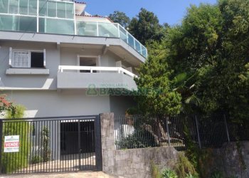 Casa com 148m², 3 dormitórios, 2 vagas, no bairro Santa Corona em Caxias do Sul para Comprar