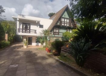 Casa com 301m², 6 dormitórios, 2 vagas, no bairro Ana Rech em Caxias do Sul para Comprar