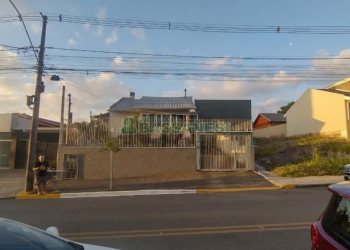 Casa com 301m², 3 dormitórios, 2 vagas, no bairro Vila Verde em Caxias do Sul para Comprar