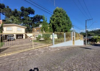 Casa com 145m², 3 dormitórios, 1 vaga, no bairro Ana Rech em Caxias do Sul para Alugar