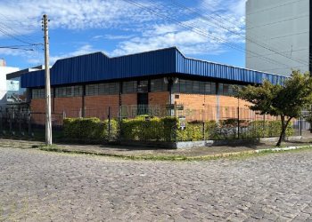 Pavilhão com 670m², no bairro Madureira em Caxias do Sul para Alugar