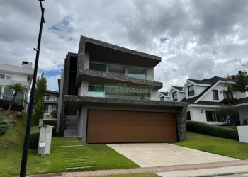 Casa com 673m², 4 dormitórios, 4 vagas, no bairro Nossa Senhora da Saúde em Caxias do Sul para Comprar