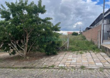 Terreno, no bairro Nossa Senhora de Fátima em Caxias do Sul para Comprar