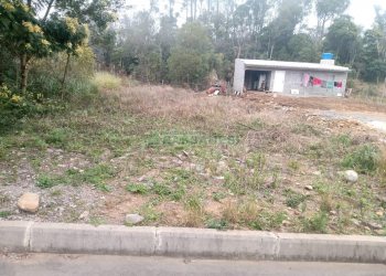 Terreno com 330m², no bairro Diamantino em Caxias do Sul para Comprar