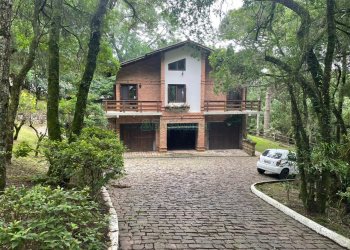 Chácara com 393m², 4 dormitórios, 4 vagas, no bairro Linha 30 em Caxias do Sul para Comprar