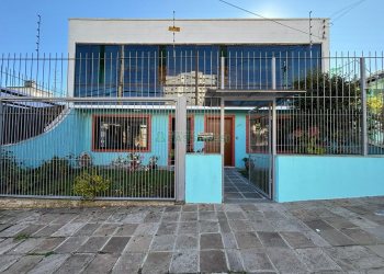 Casa Mobiliada com 190m², 3 dormitórios, 3 vagas, no bairro Cinqüentenário em Caxias do Sul para Alugar