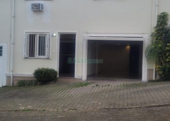 Sobrado com 104m², 3 dormitórios, 2 vagas, no bairro Santa Lúcia em Caxias do Sul para Comprar