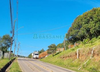 Terreno com 5455m², no bairro Maestra em Caxias do Sul para Comprar