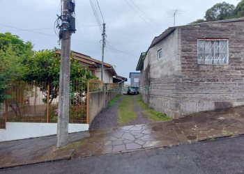 Casa com 54m², 3 dormitórios, 1 vaga, no bairro São Cristóvão em Caxias do Sul para Alugar
