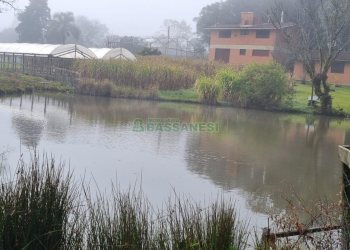 Chácara com 200m², 3 dormitórios, 1 vaga, no bairro Ana Rech em Caxias do Sul para Comprar