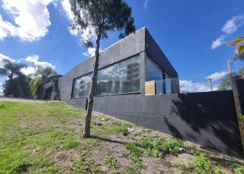 Loja com 400m², no bairro Medianeira em Caxias do Sul para Alugar