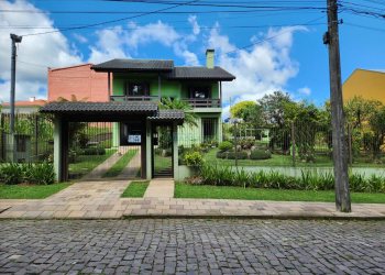 Casa com 264m², 3 dormitórios, 4 vagas, no bairro Bela Vista em Caxias do Sul para Comprar