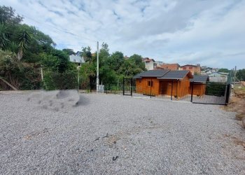 Casa com 60m², 2 dormitórios, 1 vaga, no bairro Esplanada em Caxias do Sul para Alugar