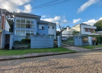 Casa com 420m², 4 dormitórios, 4 vagas, no bairro Interlagos em Caxias do Sul para Alugar
