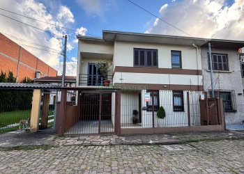 Casa com 170m², 3 dormitórios, 2 vagas, no bairro Kayser em Caxias do Sul para Alugar