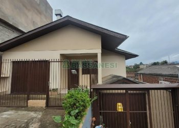 Casa com 75m², 2 dormitórios, 1 vaga, no bairro Charqueadas em Caxias do Sul para Alugar