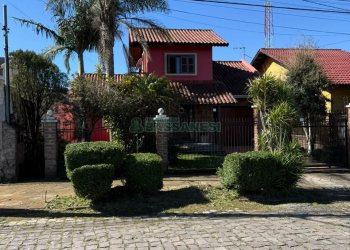 Casa com 159m², 3 dormitórios, 2 vagas, no bairro Desvio Rizzo em Caxias do Sul para Comprar