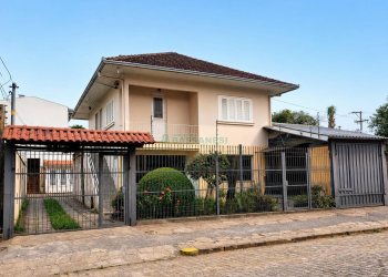 Casa com 90m², 2 dormitórios, 1 vaga, no bairro Pio X em Caxias do Sul para Alugar