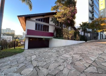 Casa Comercial com 270m², 3 dormitórios, 3 vagas, no bairro Santa Catarina em Caxias do Sul para Alugar