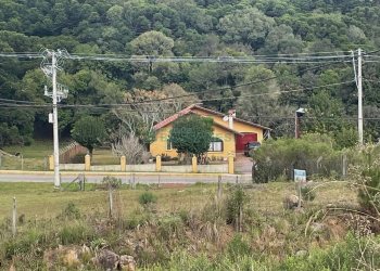 Casa Mobiliada com 300m², 3 dormitórios, 1 vaga, no bairro Vila Seca em Caxias do Sul para Alugar