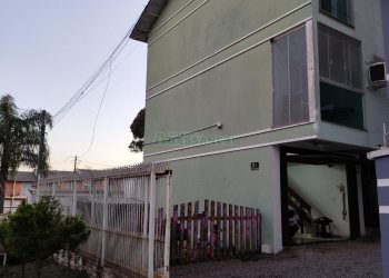 Sobrado com 99m², 2 dormitórios, 2 vagas, no bairro Ana Rech em Caxias do Sul para Comprar