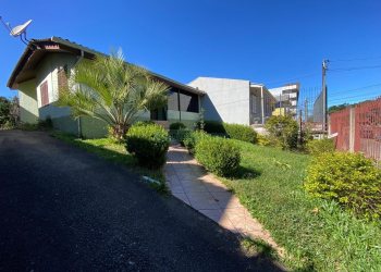 Casa Mobiliada com 90m², 3 dormitórios, 3 vagas, no bairro Desvio Rizzo em Caxias do Sul para Alugar