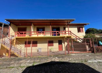 Casa com 350m², 6 dormitórios, 3 vagas, no bairro Cidade Nova em Caxias do Sul para Comprar