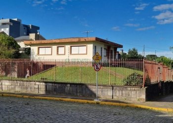 Casa com 160m², 3 dormitórios, 4 vagas, no bairro Nossa Senhora de Lourdes em Caxias do Sul para Comprar