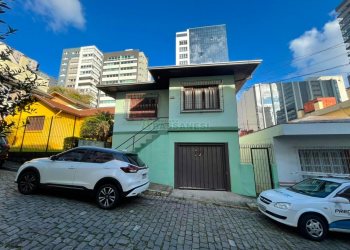 Casa Comercial com 166m², 3 dormitórios, 1 vaga, no bairro Exposição em Caxias do Sul para Comprar