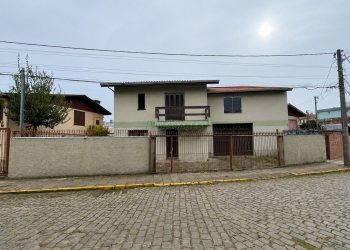 Casa com 180m², 3 dormitórios, 2 vagas, no bairro Jardim América em Caxias do Sul para Comprar