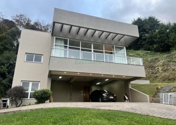 Casa Mobiliada com 332m², 3 dormitórios, 4 vagas, no bairro Linha 40 em Caxias do Sul para Comprar
