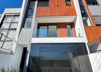 Casa com 196m², 3 dormitórios, 2 vagas, no bairro Vinhedos em Caxias do Sul para Comprar