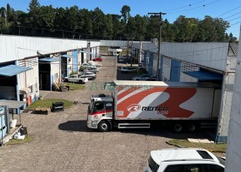 Pavilhão com 300m², no bairro Desvio Rizzo em Caxias do Sul para Alugar