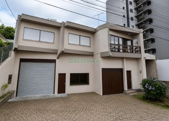 Casa com 300m², 3 dormitórios, 2 vagas, no bairro São Leopoldo em Caxias do Sul para Alugar