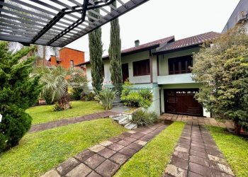 Casa com 270m², 4 dormitórios, 4 vagas, no bairro Sagrada Família em Caxias do Sul para Alugar