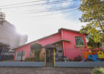 Casa com 400m², 4 dormitórios, 3 vagas, no bairro Santa Lúcia em Caxias do Sul para Comprar