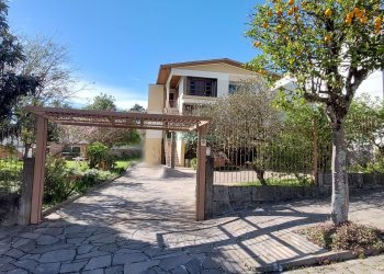 Casa com 120m², 3 dormitórios, 1 vaga, no bairro Cruzeiro em Caxias do Sul para Alugar